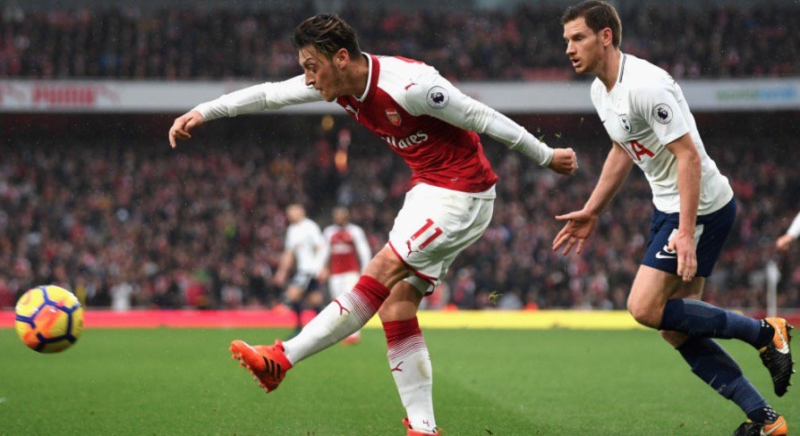 Барселона проявява съвсем реален интерес към халфа на Арсенал Месут