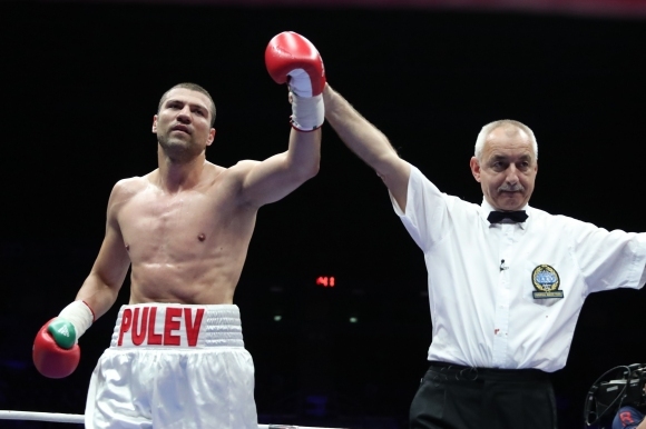 Броени дни след шестата му победа на професионалния ринг боксьорът