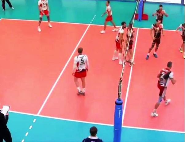 Интересна случка се разигра по време на мача от 12