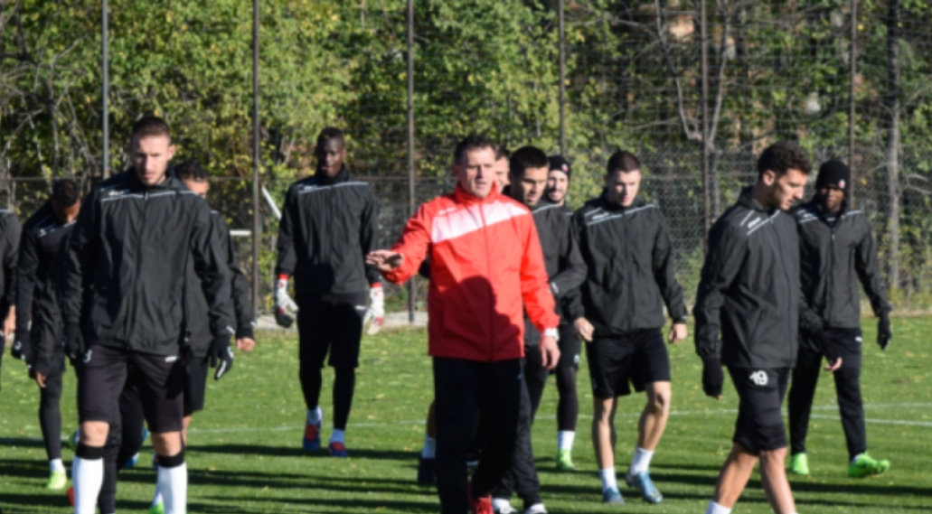 Втори футболист от Канада започна тренировки в Локомотив Пловдив От