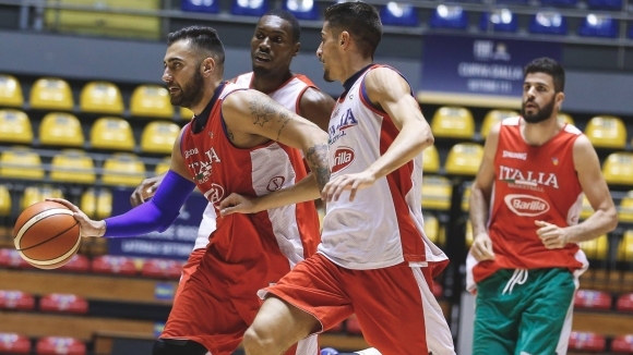 Селекционерът на Италия Мео Сакети извика баскетболисти само от местното