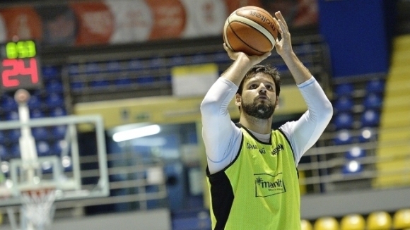 Бившият национал Деян Иванов се завръща в италианското баскетболно първенство