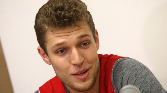 Александър Везенков се прибра за да играе за България срещу