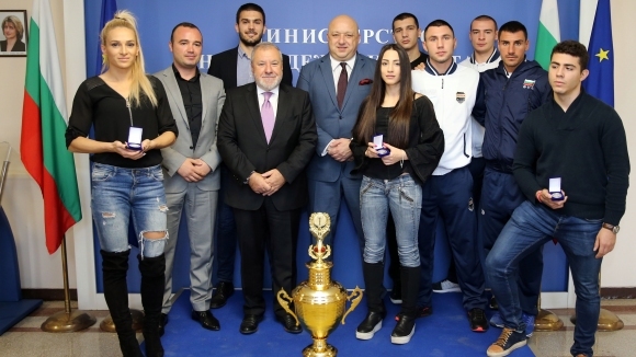 Министърът на младежта и спорта Красен Кралев връчи почетни медали