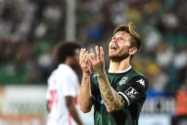 Закъсалият Уест Хам ще се опита да привлече руския национал