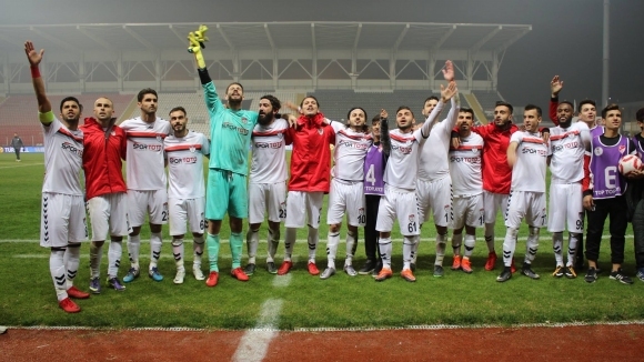Отборът на Манисаспор победи с 2:1 у дома Адана Демирспор