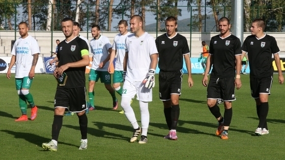 Редица отбори от Първа професионална лига следят ситуацията около Пирин