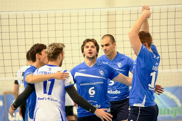 Волейболният отбор на Сливнишки герой (Сливница) победи Славия с 3:0