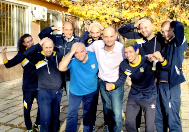 Мъжете от треньорския щаб на Марица (Пловдив) се подстригаха нула