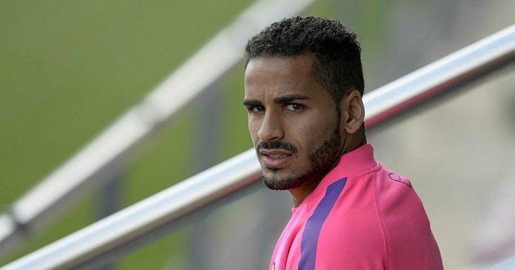 Защитникът на Бенфика Дъглас Перейра, който е собственост на Барселона,