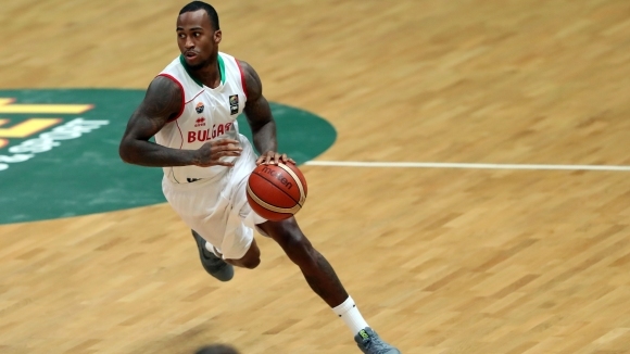 Баскетболистите на България записаха победа и загуба в първите си