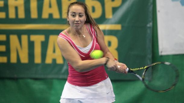 Зиновия Ванева се класира за втория кръг турнира на червени