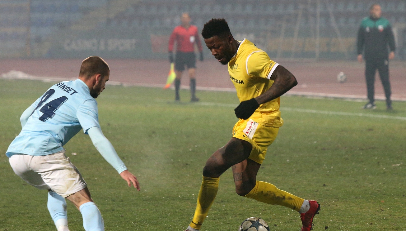 Нападателят Жуниор Мапуку заяви, че е щастлив в Левски, въпреки