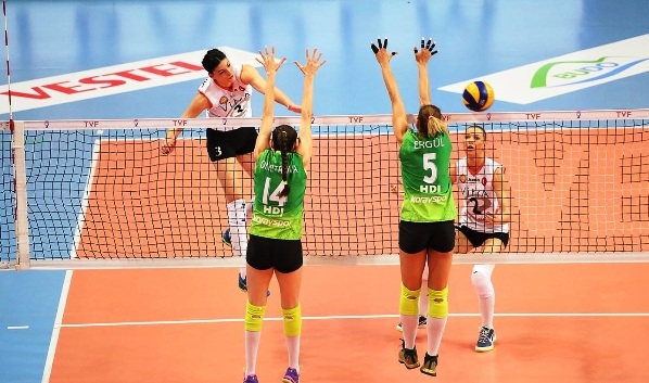 Волейболната националка Емилия Димитрова и нейният Бурса ББ допуснаха драматична