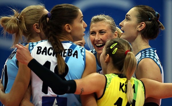 Капитанката на женския национален тим Елица Василева и тимът на