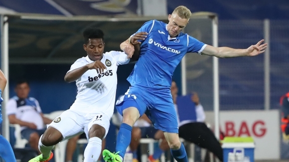 Отборите на Славия и Левски се изправят днес от 17