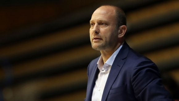 Президентът и треньор на Левски 2014 Тити Папазов получи още