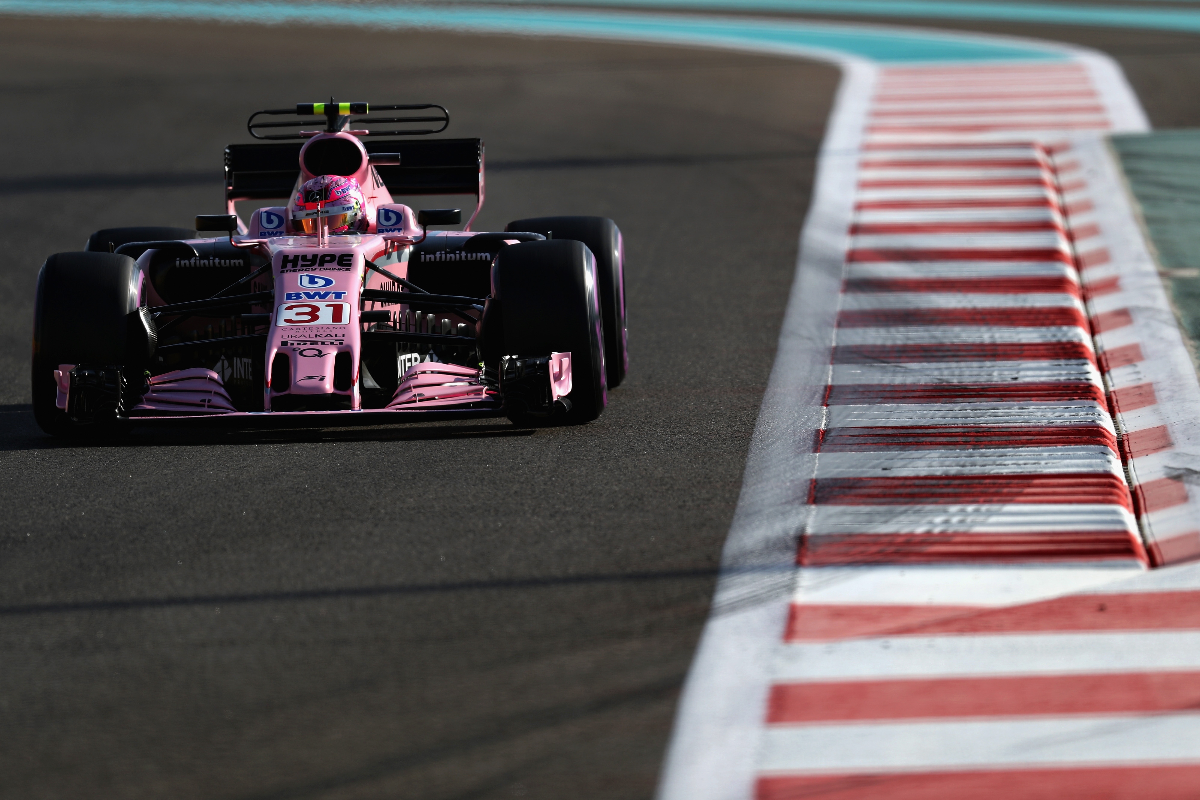 Тото Волф отрече Мерцедес да подготвят пилота на Форс Индия