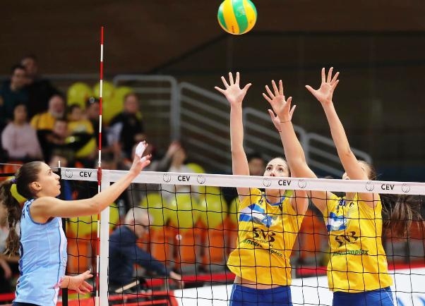 Капитанката на националния отбор по волейбол Елица Василева се завърна