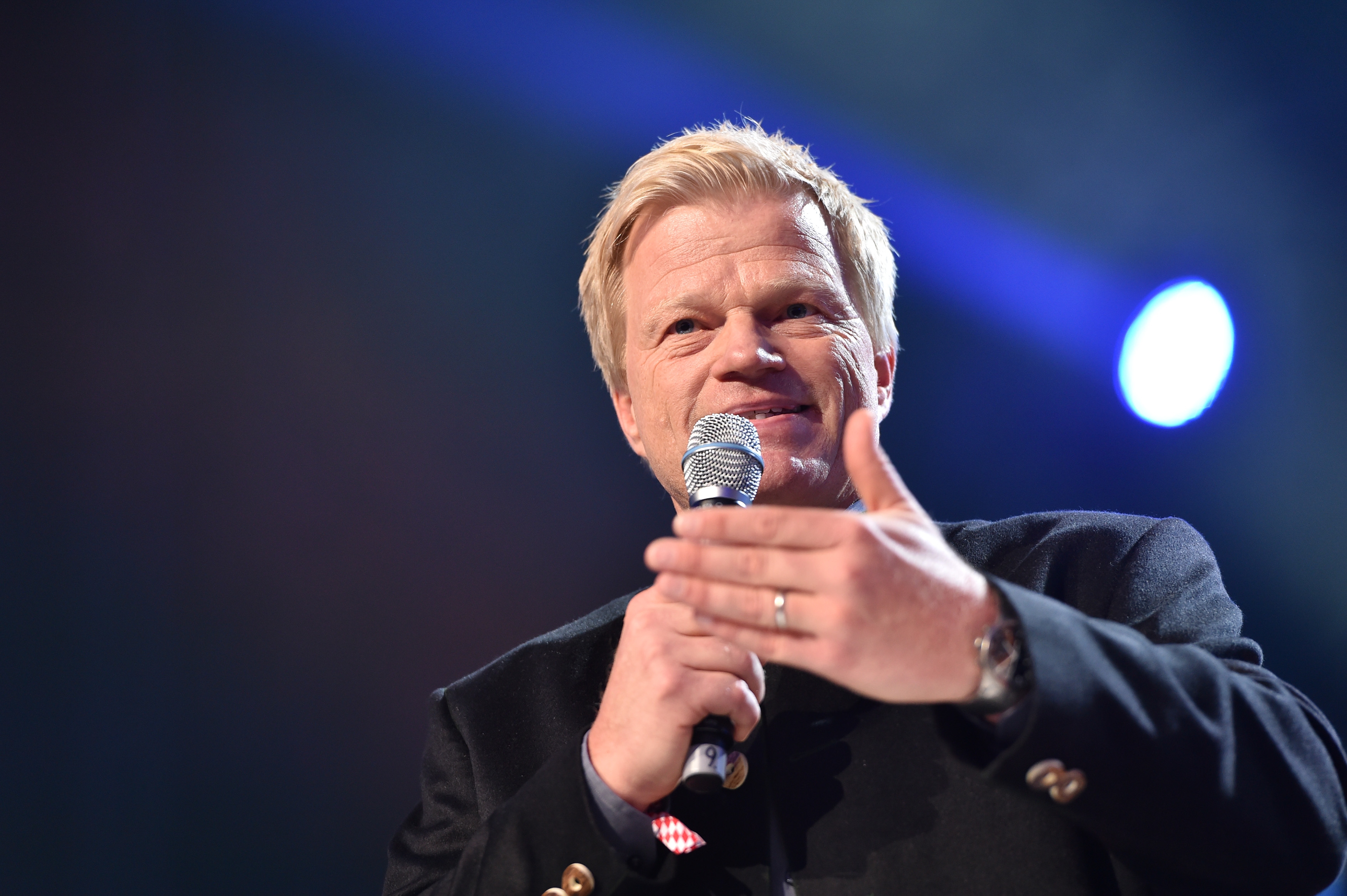 Легендарният вратар на Байерн Мюнхен Оливер Кан изрази съжалението си