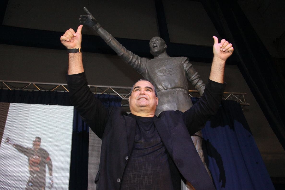 Статуя на бившия парагвайски вратар Хосе Луис Чилаверт бе открита