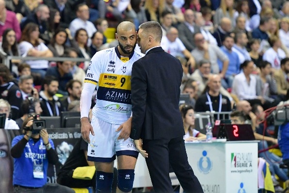 Българският старши треньор на волейболния гранд Азимут Модена Радостин Стойчев