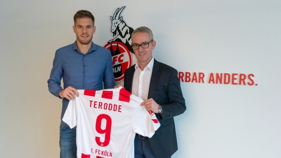 Последният в Бундеслигата Кьолн си върна нападателя Симон Тероде Играчът