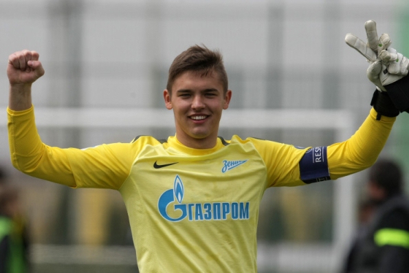 Младият вратар на Зенит Максим Рудаков ще продължи кариерата си