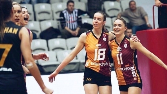 Волейболните националки Добриана Рабаджиева и Христина Русева и техният Галатасарай