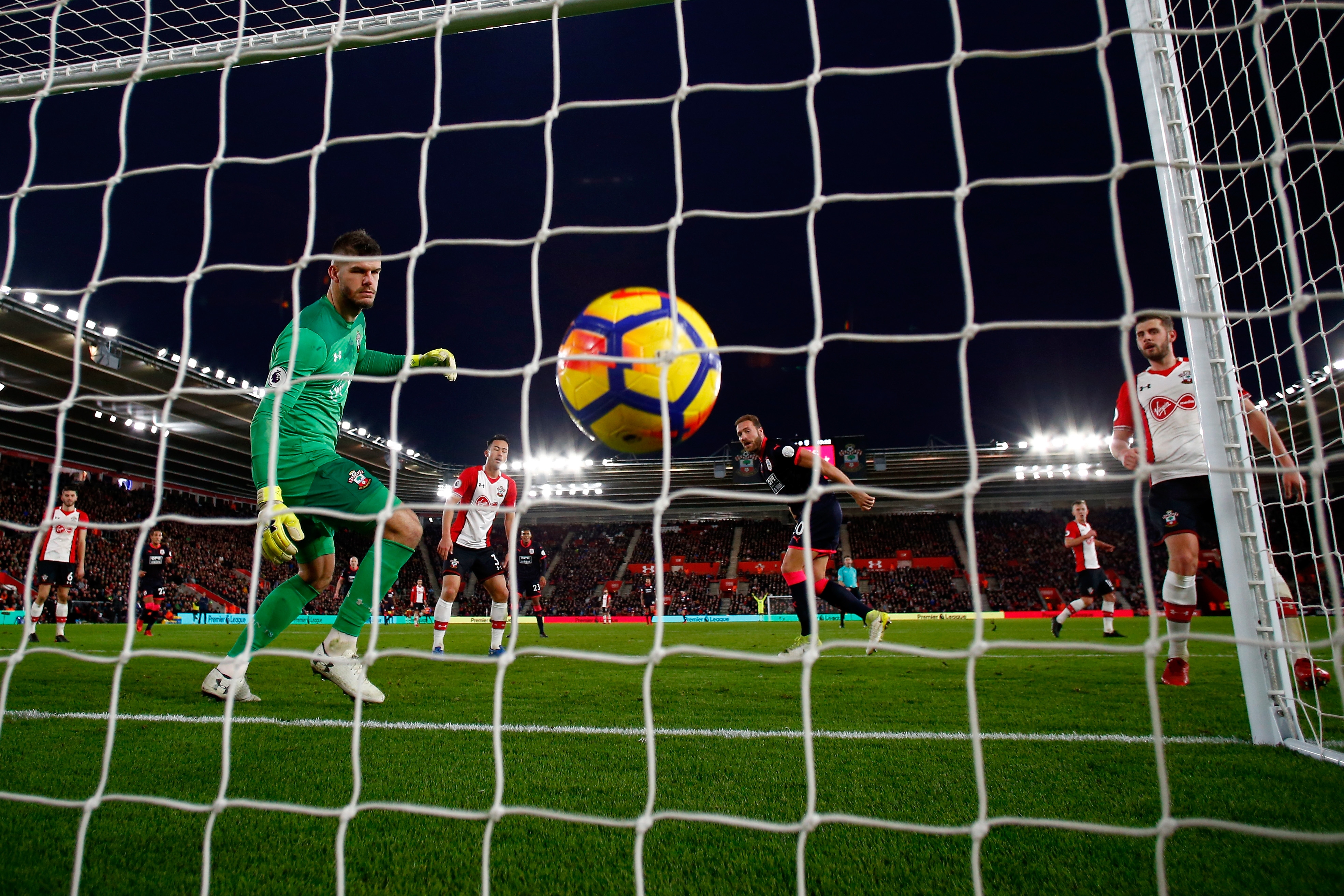 Саутхамптън има само една победа вече в десет шампионатни срещи