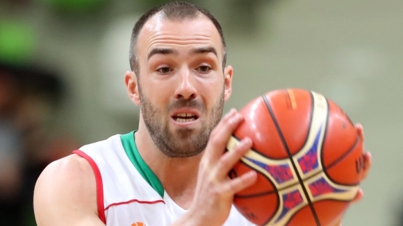 Българският национал Асен Великов се включи в анкетата на basketball.bg