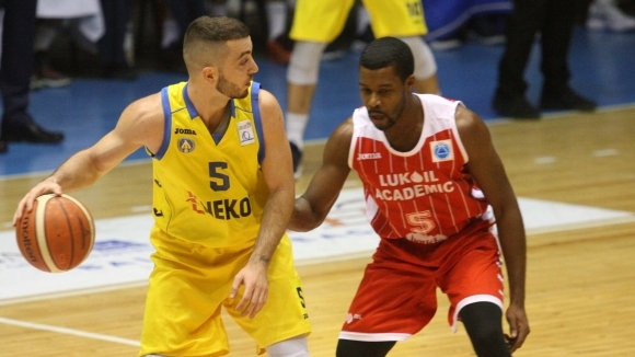 Баскетболистът на Левски 2014 Деян Карамфилов е начело в класацията