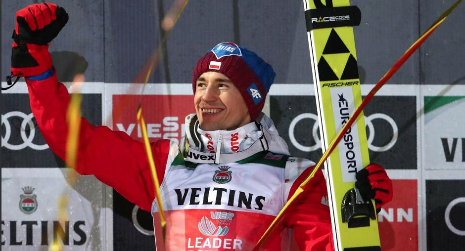 Полякът Камил Щох спечели първото състезание от веригата по ски скок