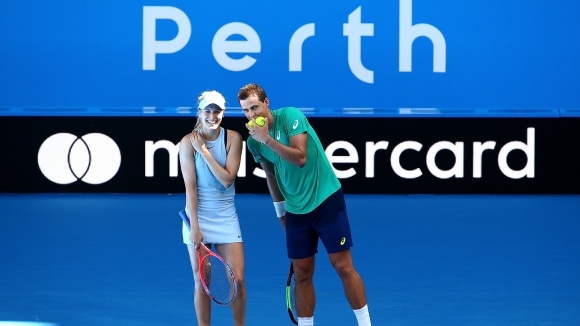 Домакинът Австралия започна с победа над Канада с 2 1 участието