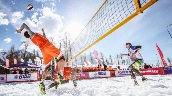 Снежният волейбол завладява и Гърция Волейболната федерация на южната ни
