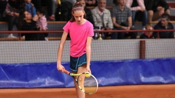 Петима млади български тенисисти вече започнаха участието си за новия