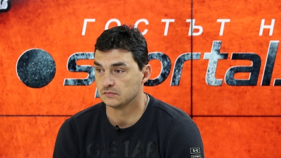 Бившият капитан на националния отбор на България Владимир Николов бе