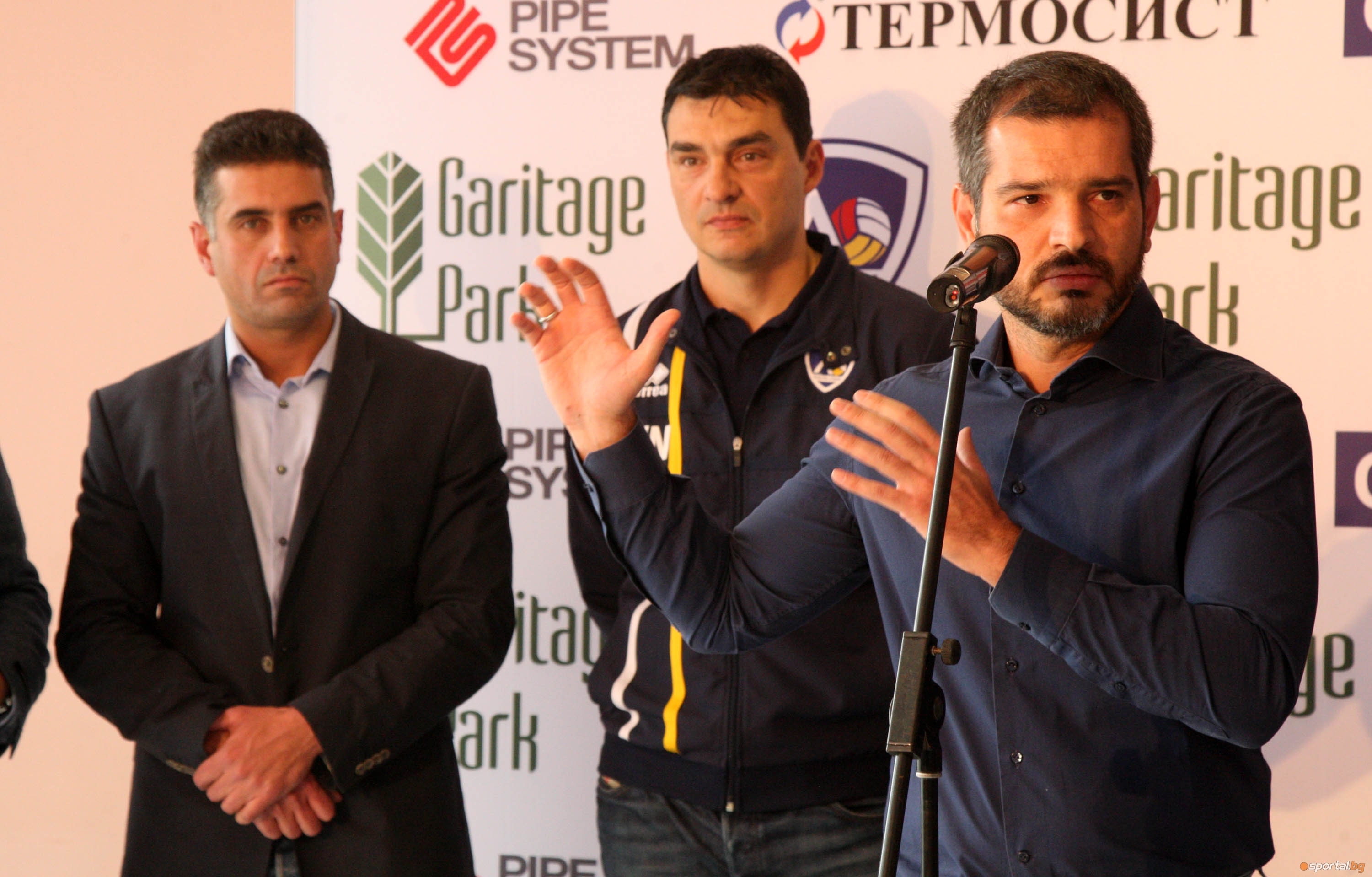 Бившият капитан на националния отбор на България Владимир Николов бе