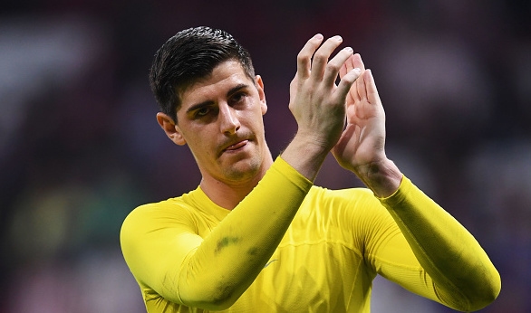 Белгийският вратар на Челси Тибо Куртоа зарадва малко момче страдащо