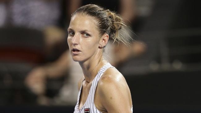 Защитаващата титлата си Каролина Плишкова Чехия се класира за полуфиналите