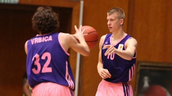 След оттеглянето на генералния спонсор Лукойл Академик ще се стреми