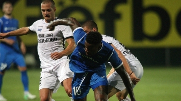 Втородивизионният Ботев Гълъбово привлече халфа Иван Тошев който започва подготовка