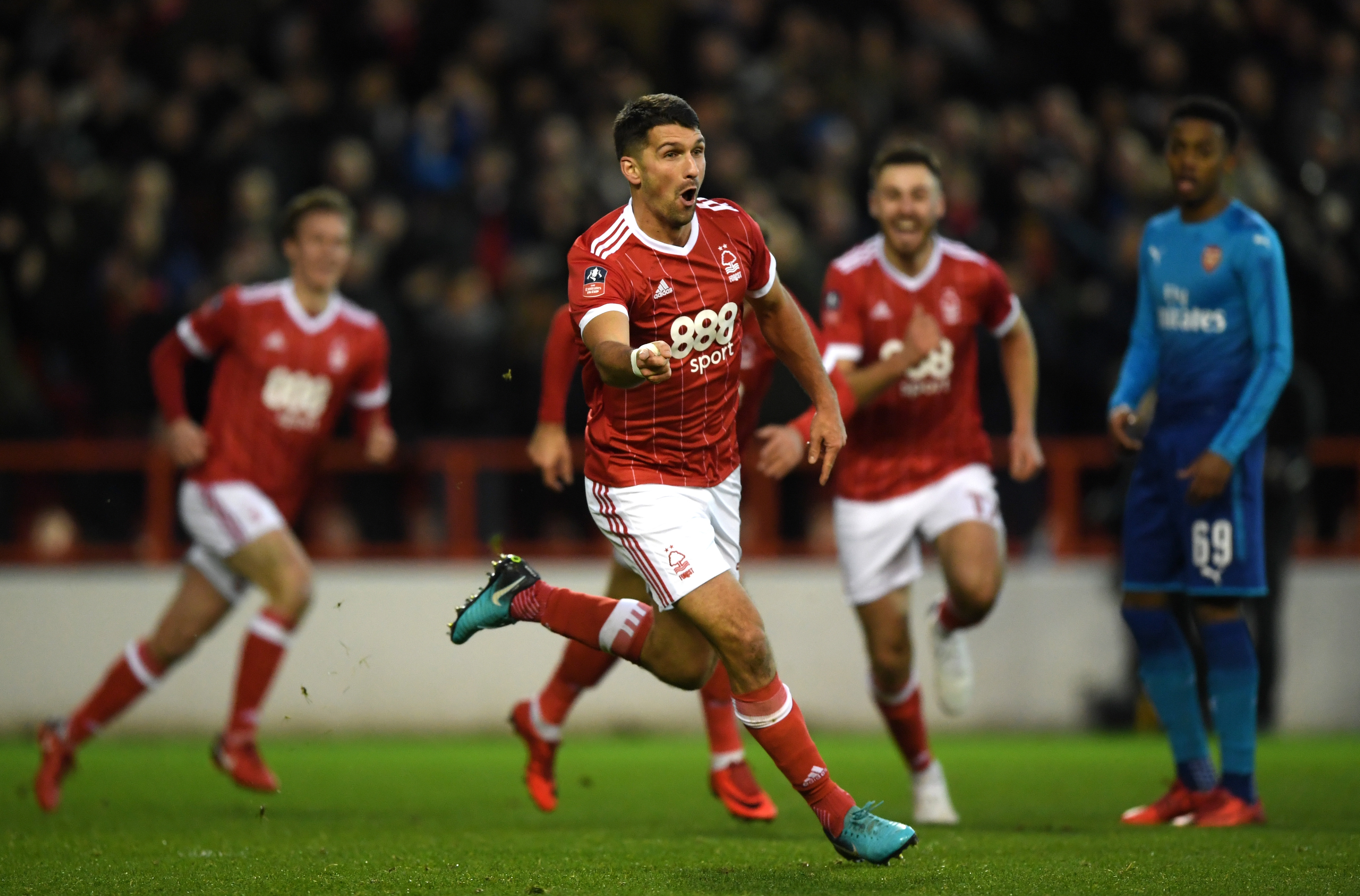 Нотингам започна със самочувствие домакинството си на Арсенал в който