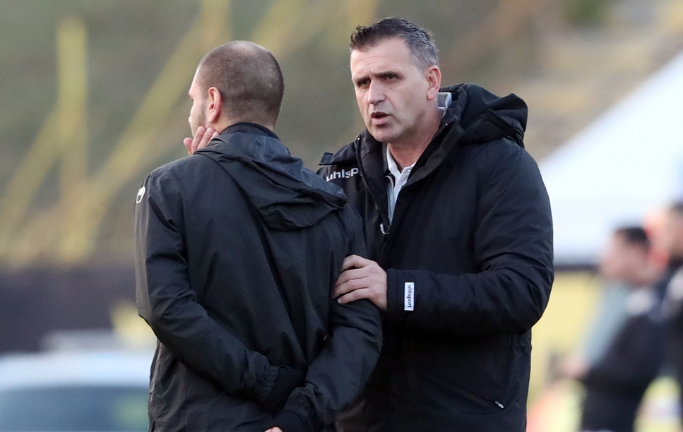 Старши треньорът на Локомотив Пловдив Бруно Акрапович се прибира под тепетата