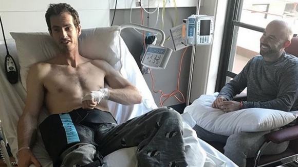 Британският тенис ас Анди Мъри си публикува снимка от болницата,