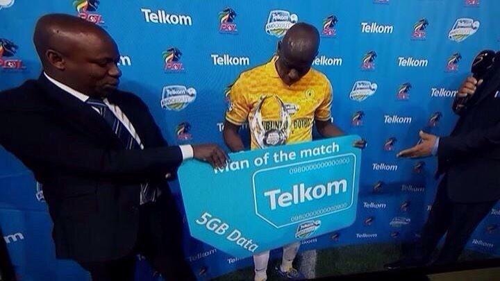 Необичайна награда за играч на мача получи халфът на южноафриканския