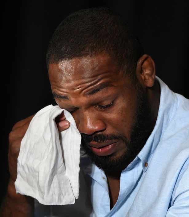 Бъдещето на дългогодишния шампион на UFC в полутежка категория Джон