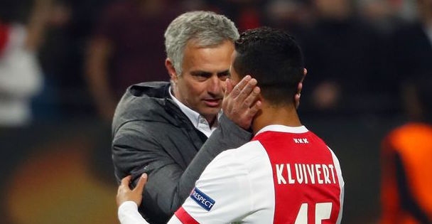 Нападателят на Аякс Джъстин Клуйверт призна че познава мениджъра на