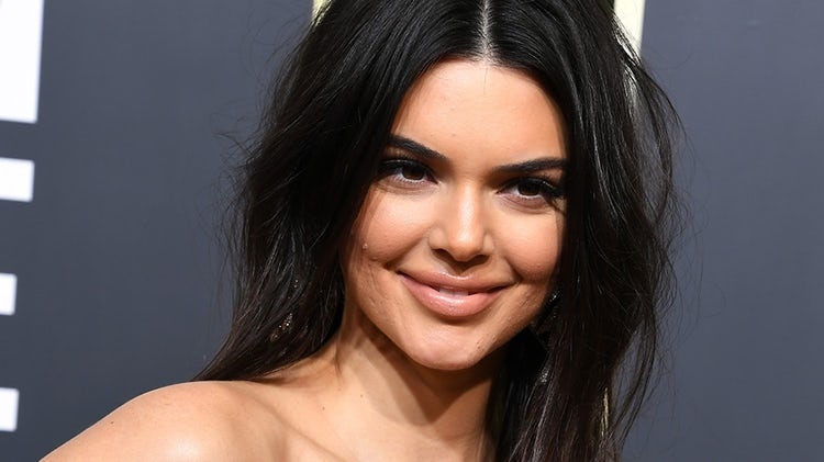 На наградите Златен глобус Кендъл Дженър бе една от най ефектно