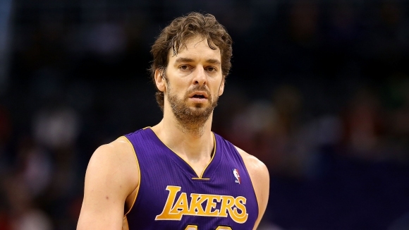 Пау Гасол се завръща в Стейпълс Сентър с екипа на